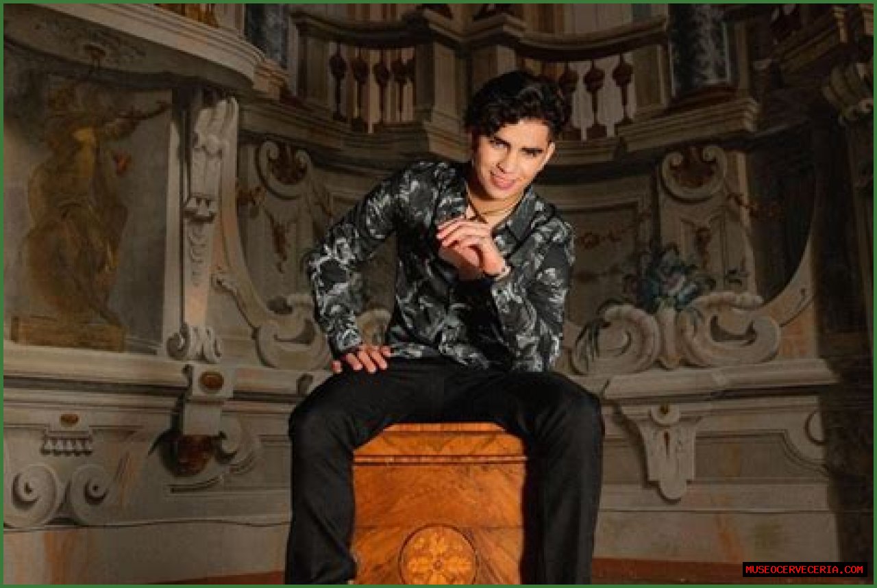 Aaron Mercury (TikTok Star) - Age, Birthday, Bio, Facts, Family, Net Worth, Height & More
