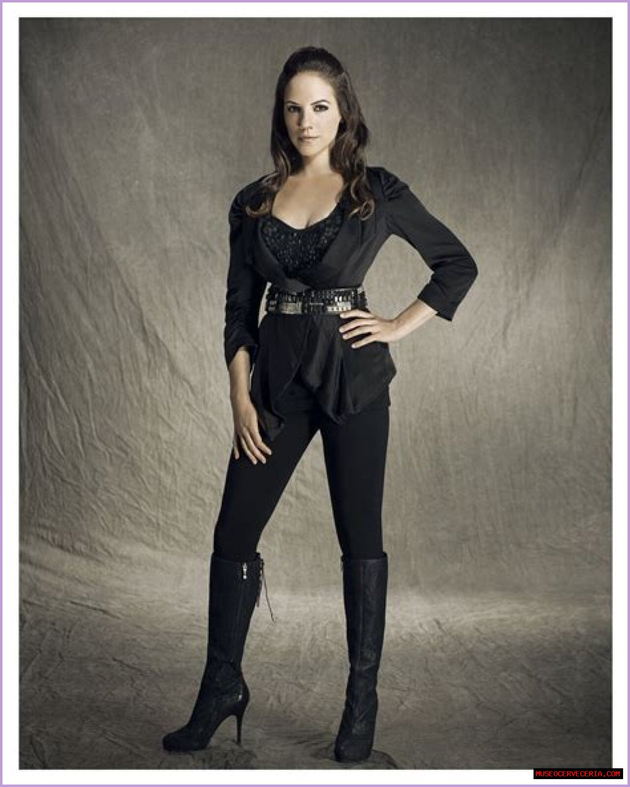 Anna Silk (TV Actress) - Age, Birthday, Bio, Facts, Family, Net Worth, Height & More