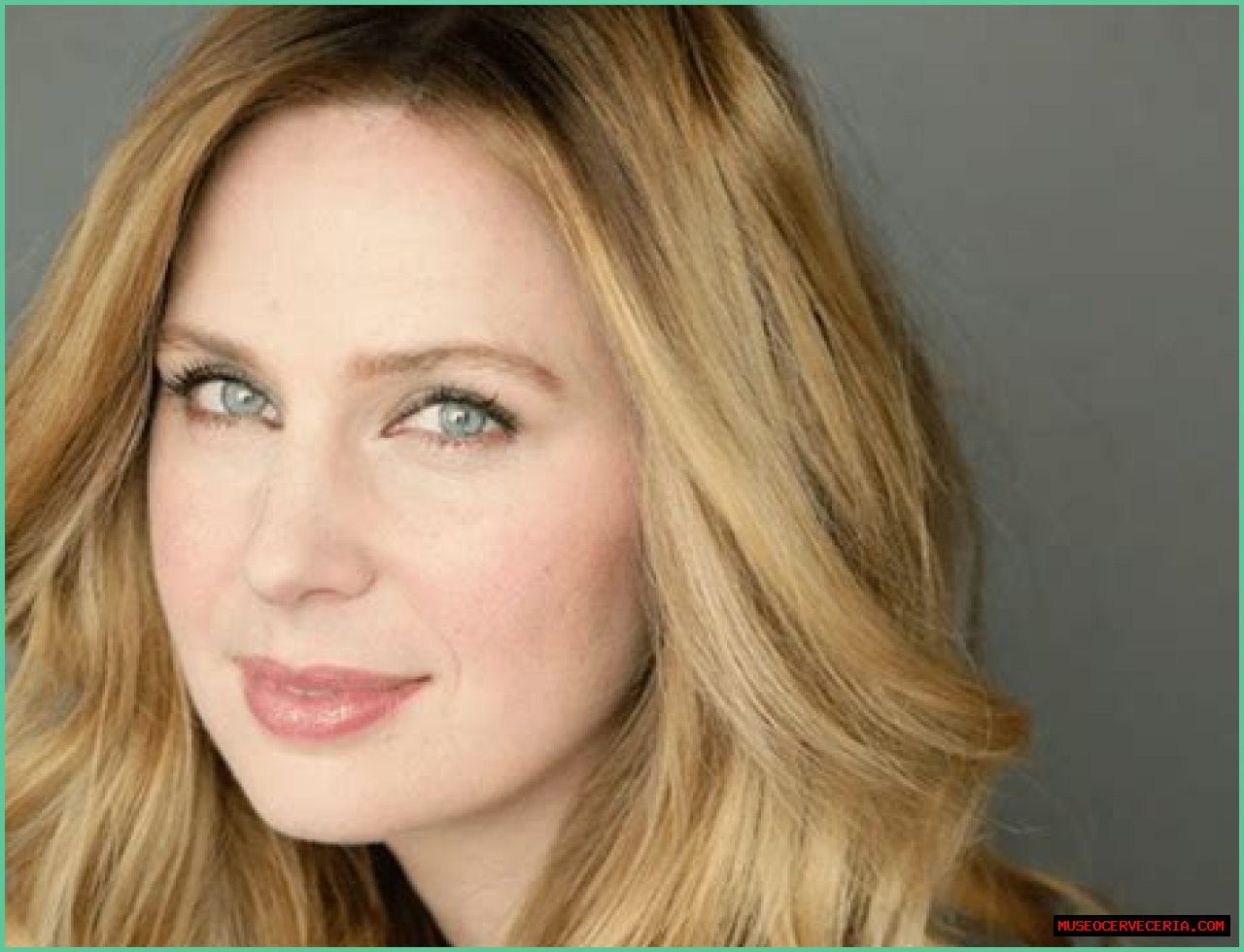 Anne Dudek (TV Actress) - Age, Birthday, Bio, Facts, Family, Net Worth, Height & More