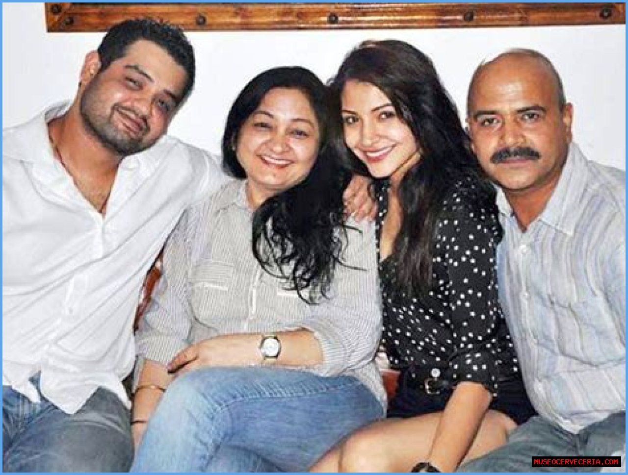 Anushka Sharma Height, Age, Boyfriend, Husband, Family, Biography & More » StarsUnfolded
