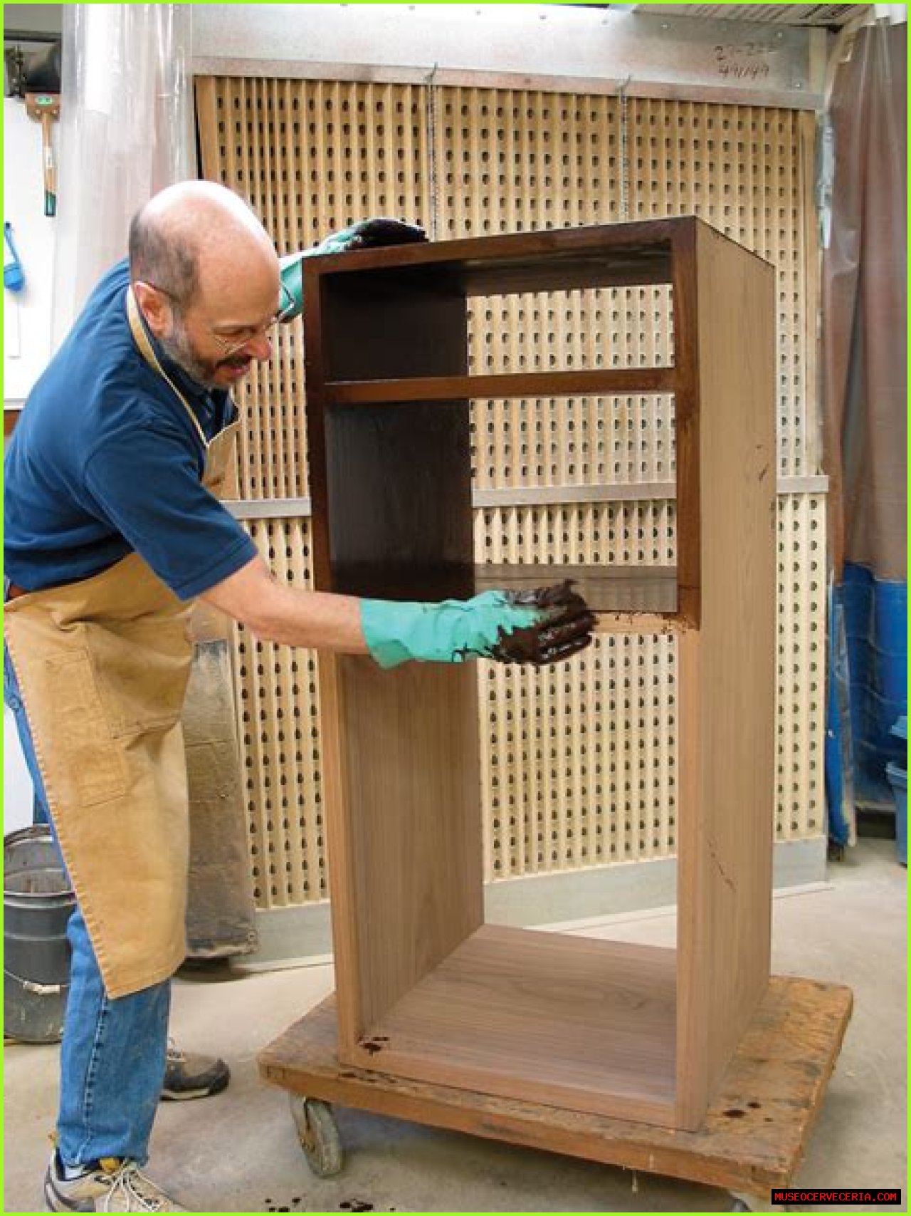How do you use Wipe on stain?